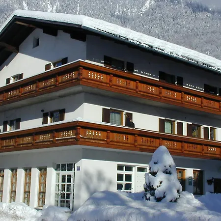 בית הארחה Haus Alpenrose